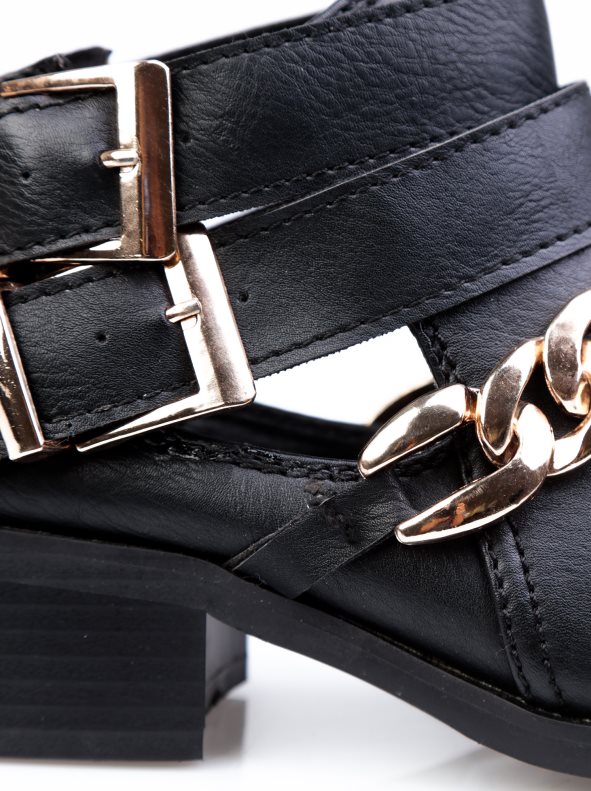botins-mulher-corrente-dourada-preto